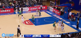 电子png游戏追到只剩3分！乔丹-霍华德球被切掉后捡起来顺势转身投进三分