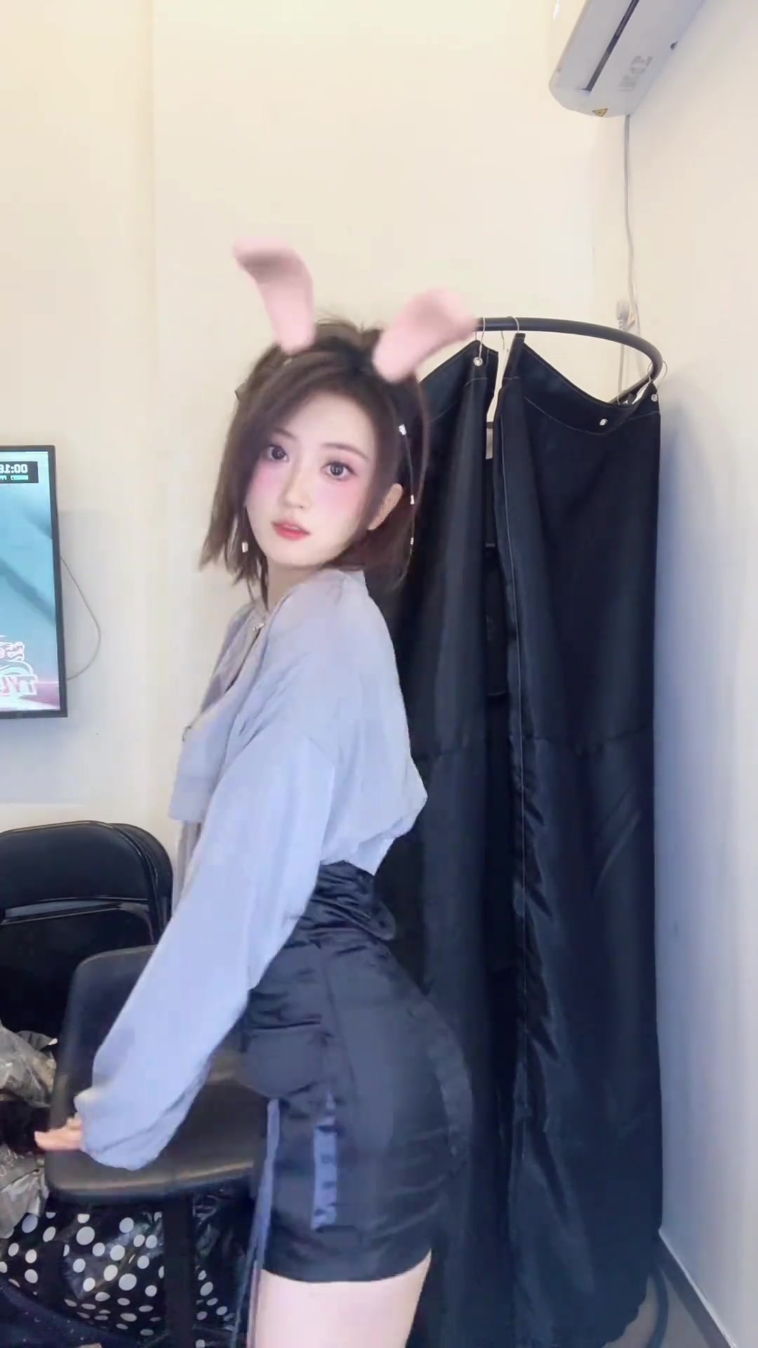 png电子官网无畏契约主持唯嘉分享视频：人如机，好上头的音乐，休息室舞一下