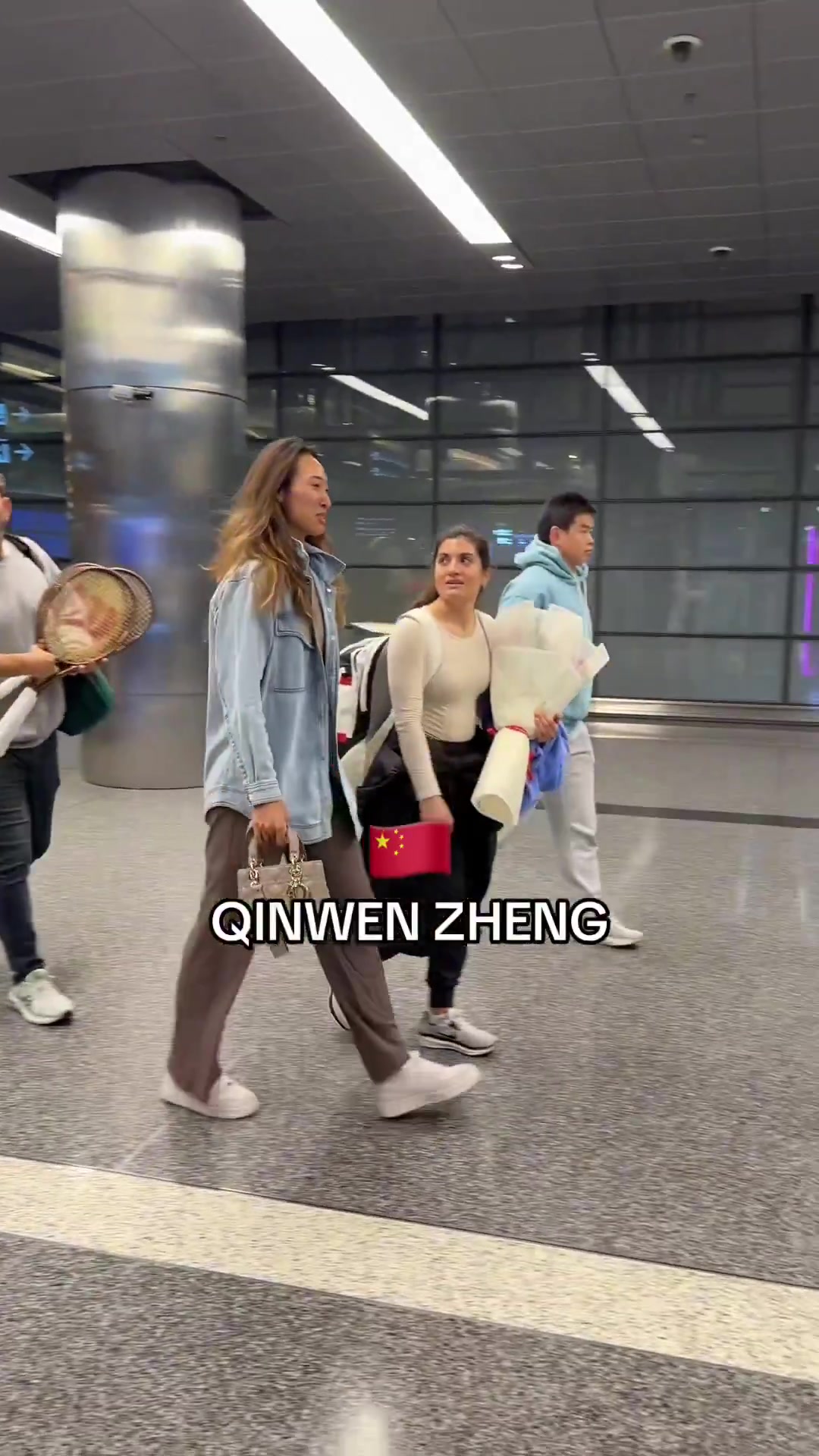 png电子平台中东赛季加油！郑钦文抵达多哈，备战WTA1000卡塔尔多哈公开赛