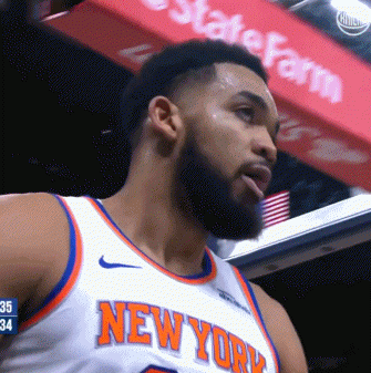 png电子平台老詹同款！尼克斯官推晒唐斯比赛中抖肩秀肌肉庆祝