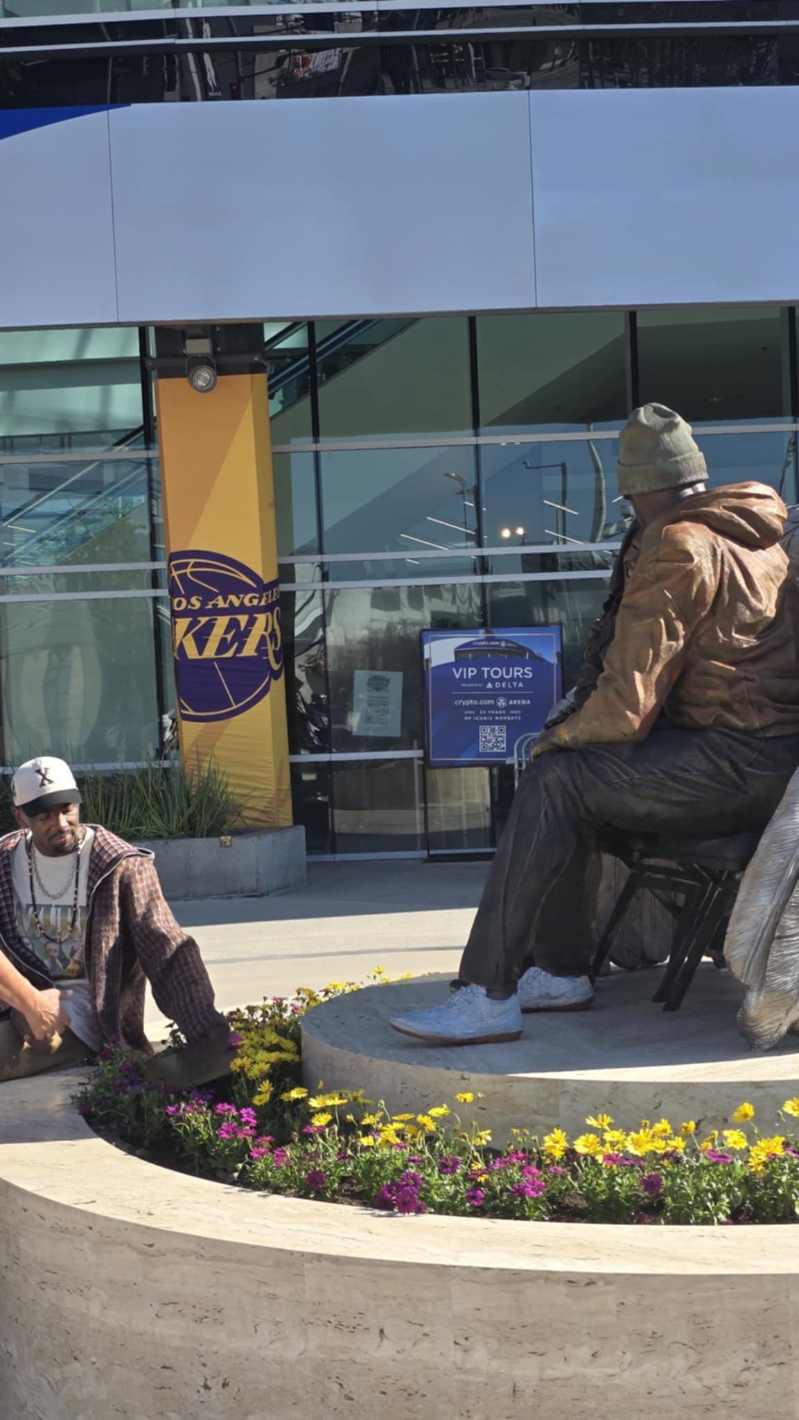 png电子网站观看科比Gigi雕像！欧文：这对我意味着一切 我内心在治愈中前进