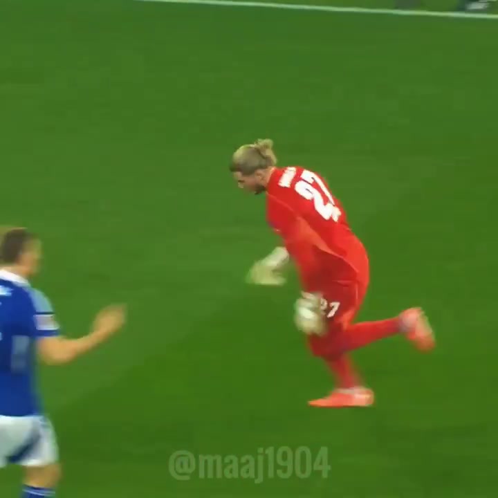 电子png游戏闪耀回归！卡里乌斯时隔1年多重返赛场，多次神扑助沙尔克04取胜