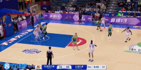 png电子官网生猛！上海外援多诺万-威廉姆斯连中三分 随后暴起送惊人战斧