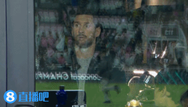 png电子看到啥了🤣比赛结束后镜头给到包厢的梅西，表情有些惊讶