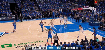 png电子官网强势还击！卡鲁索无视布劳恩防守 横撤步三分命中