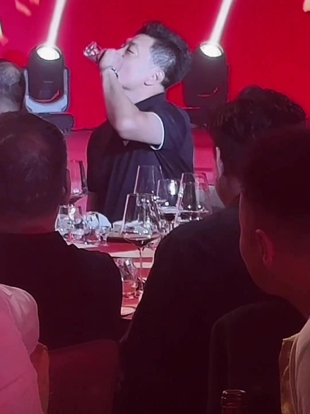 png电子网站久违了~🥂前主帅李春江现身广厦首冠庆功宴 端起酒杯直接一口闷