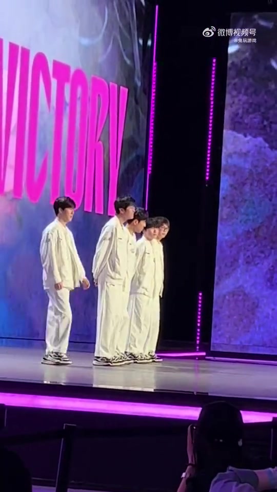 png电子Meiko分享LPL击败EDG动态：谢谢大家支持，继续向前