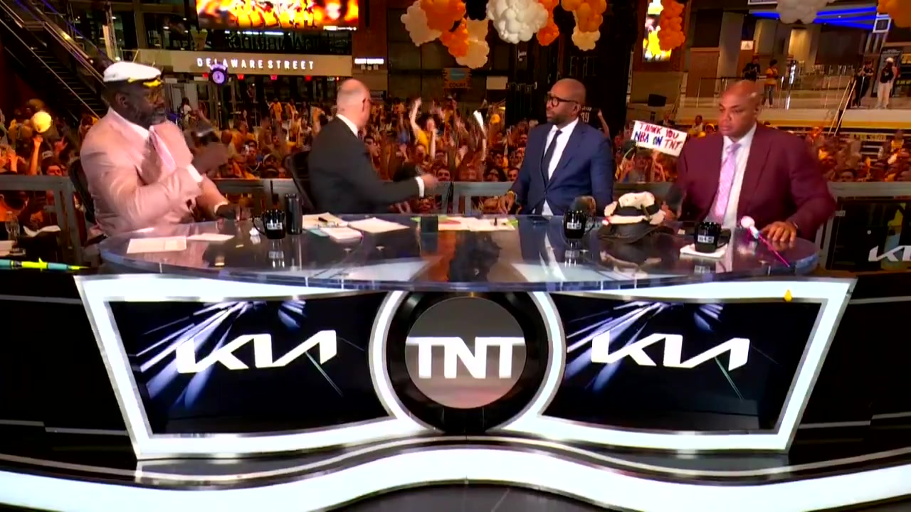 png电子😢TNT天团OUT！结束最后一舞 奥尼尔扔下话筒🎤