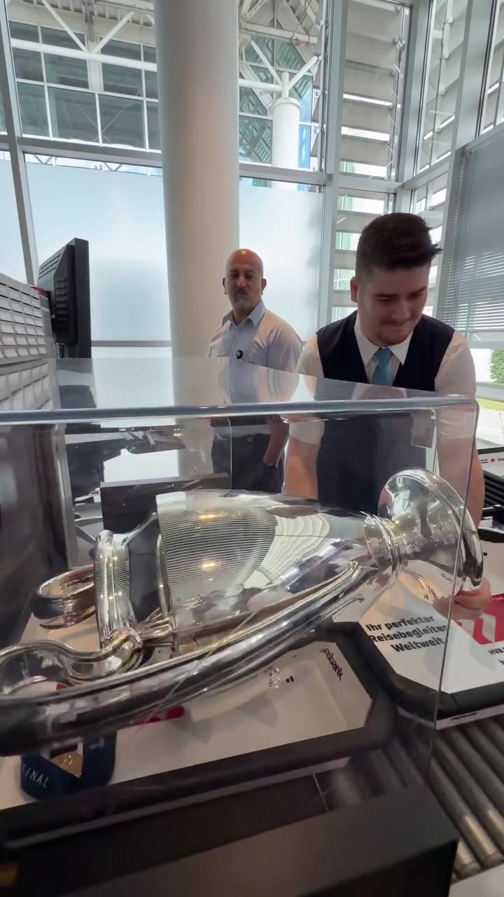 电子png游戏大耳朵杯也要例行安检！巴黎社媒调侃：这是我们额外随身行李🏆